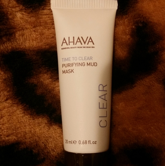 Name-Brand Makeup for a Reasonable Price! - Picture 6 of 7